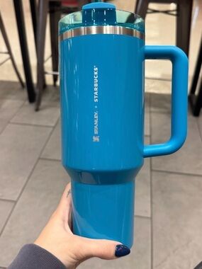 Starbucks x Stanley Cup !!